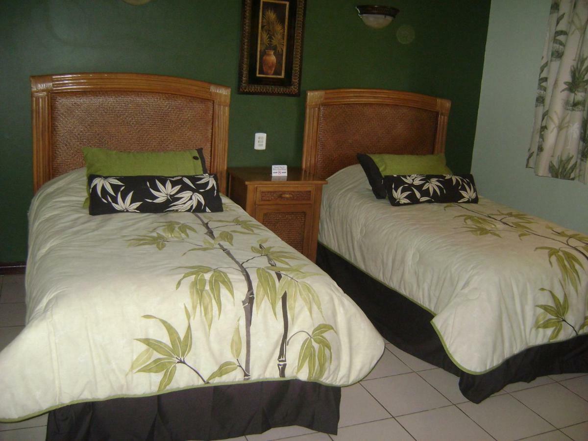 Getaways At Pueblo Real Hotel Quepos Exterior photo